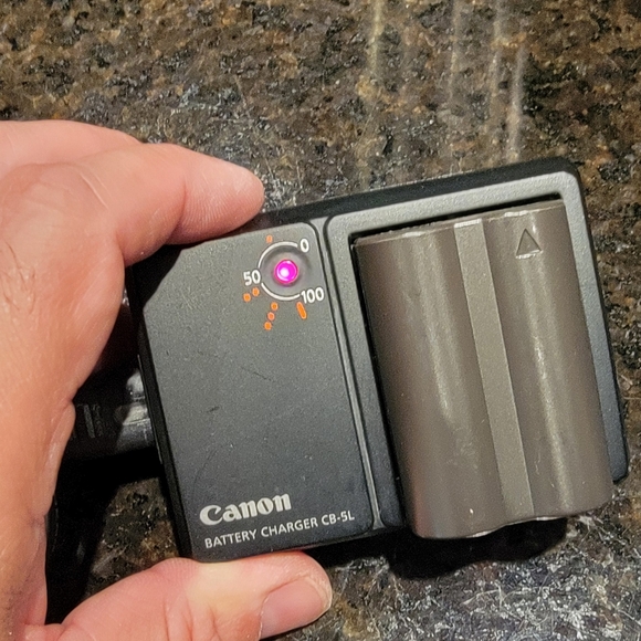 CANON EOS 10D Digital & Canon 28-80mm Lens, Complete - Picture 7 of 17